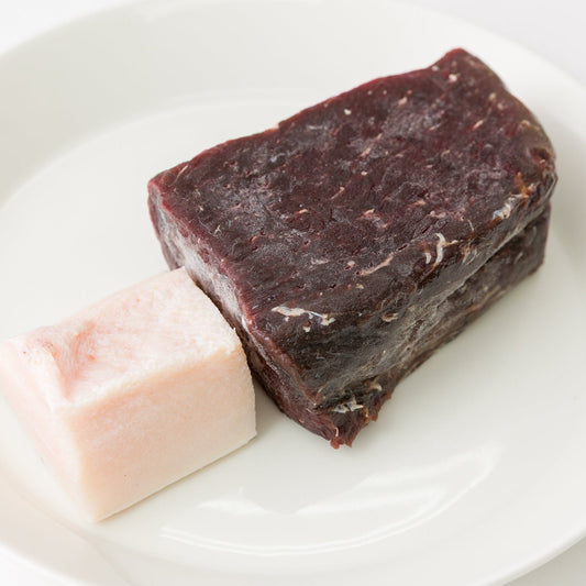 ミンク鯨 赤肉（皮付き） 【約200g】